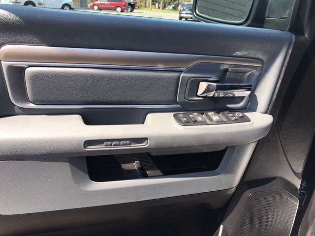 2015 RAM Ram Pickup 1500 4x4 SLT 4dr Crew Cab 5.5 ft. SB Pickup